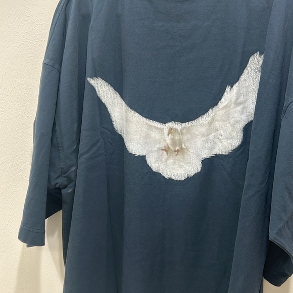 YZY Dove Oversized T-Shirt - Limited Edition
Size: Oversized Fit (Unisex) - Picture 2 of 2